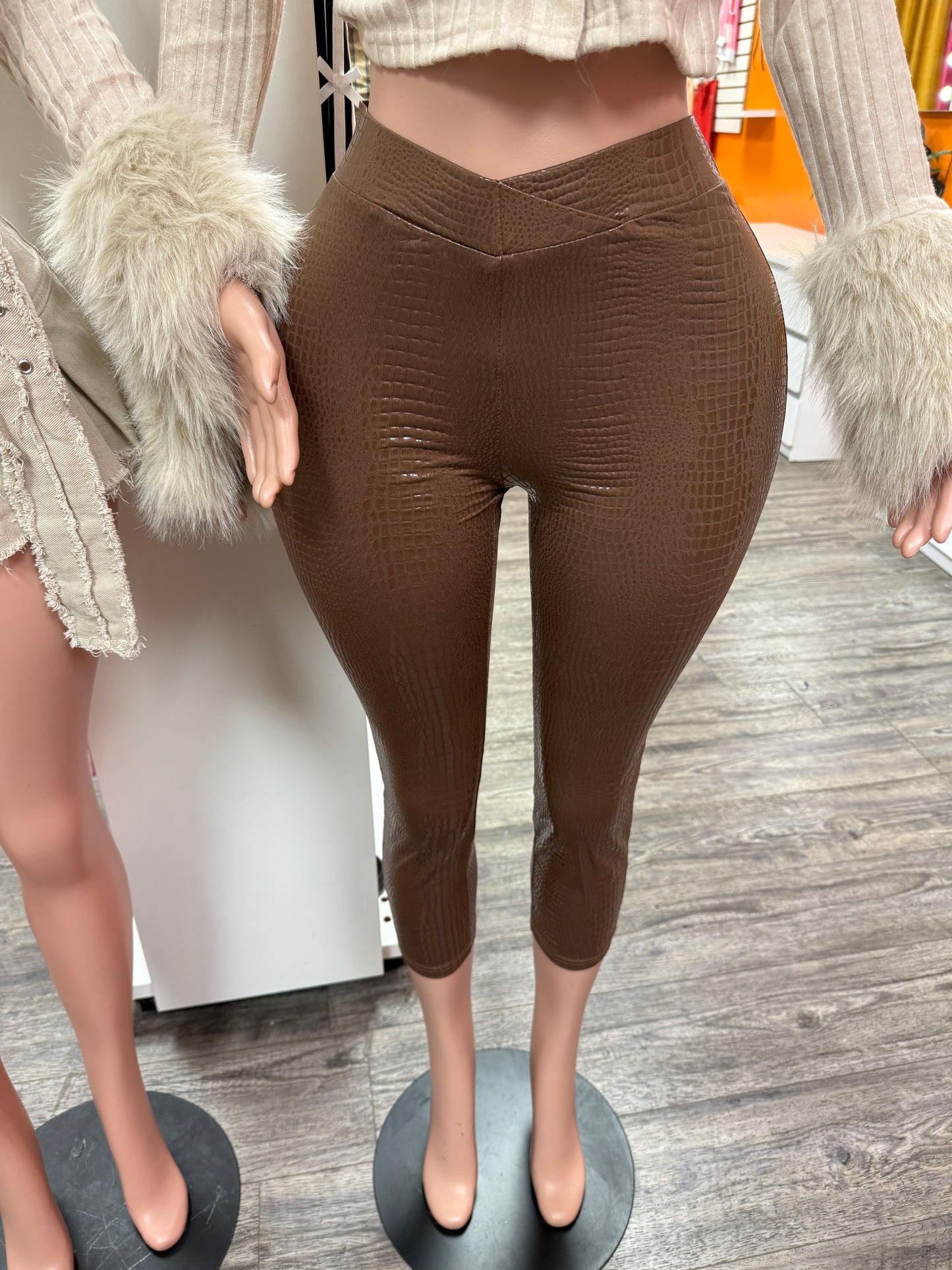 Snakeskin Capri Design Leggings