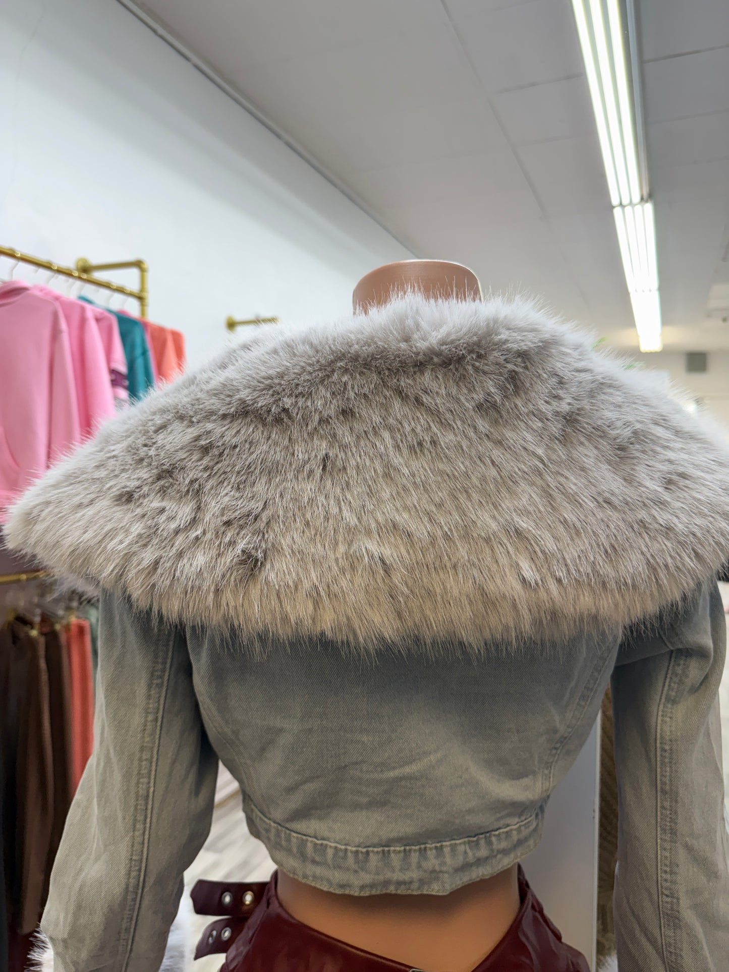 2-in-1 Luxe Fur Collar Denim Crop Jacket